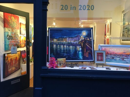 Patricia Clements im Studio: My Exhibition at the Fountain Gallery Hampton Court .  Ruchmond Bridge in the window