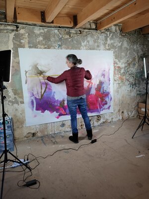 Emily Starck in the Studio: Prise de mesure pour fabrication du châssis, œuvre "Magnolia"  - Atelier Emily STARCK