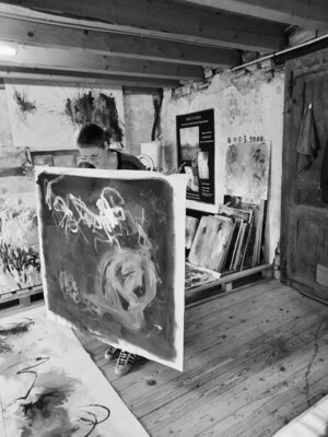 Emily Starck in the Studio: œuvre "Néon" - Atelier Emily STARCK