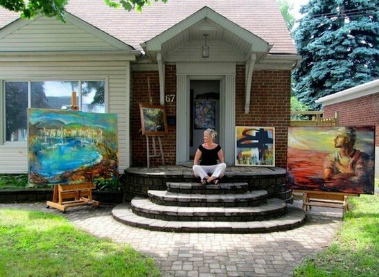 Mona Berga nello studio