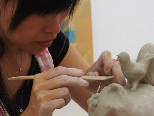 Yutao Ge im Studio: Concentration