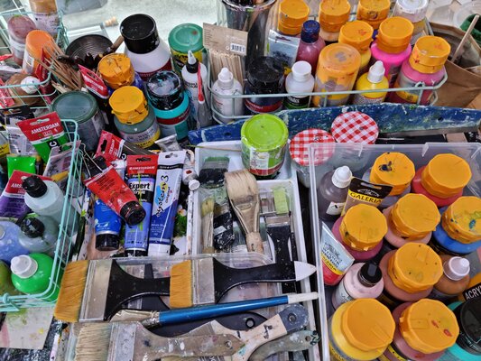 Bea Evers dans le studio: Just a tiny part of my materials...