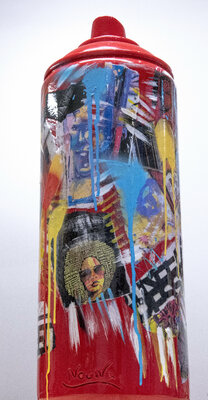 Nouna nello studio: BOMBE EN RESINE 50CM DE HAUT HEME "  PHOTOS QUE J'AI PRISE  DANS UNE FAVELLAS DE RIO "OEUVRE UNIQUE NUMEROTEE COLLAGE /TAGS/PHOTOS DE FAVELLA PEINTURE ACRYLIQUE  /COLLAGE à la main/