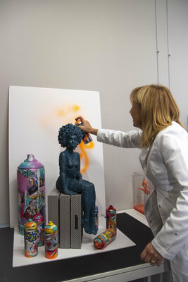 Nouna nello studio: A l'atelier  " Nouna sculpture"