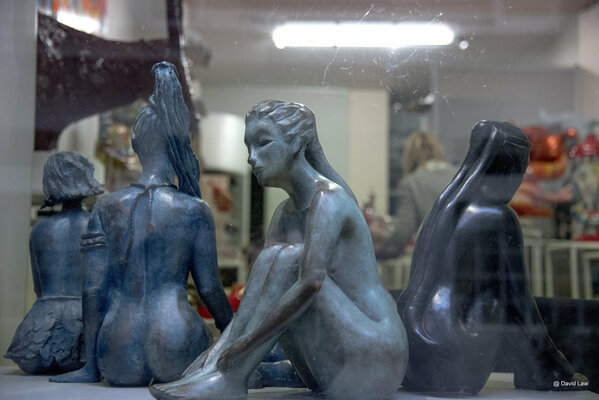 Nouna nello studio: BRONZES NUMEROTES 1/8
