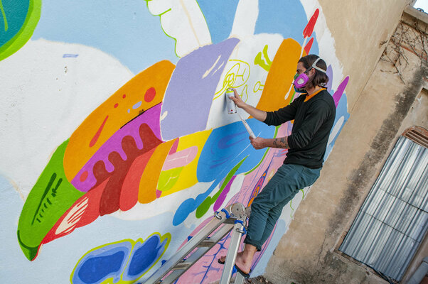 Frank Arias in de studio: Foto por Fran Berbel. Torre del Gobernador, Alella, Barcelona.