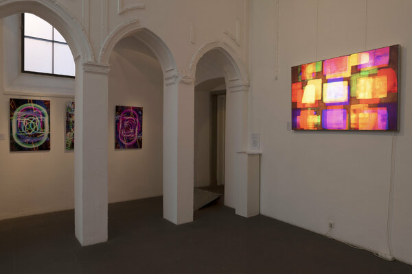 Nabiha & Thom Unity Art in the Studio: Hawa Mahal Leuchtkasten 150 x 100 cm & Doors of Perception, Spitäle Galerie Würzburg, Sommer 2021