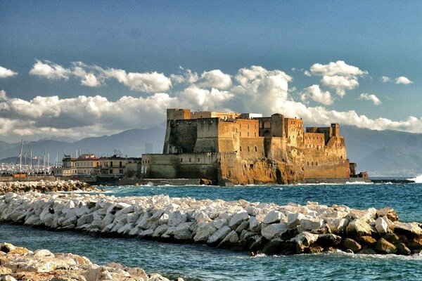Antonio Lucarelli nello studio: Castel dell'Ovo Napoli
