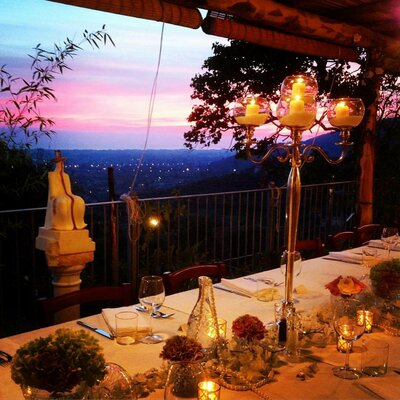 Antonio Lucarelli nello studio: Il Casale Pietrasanta