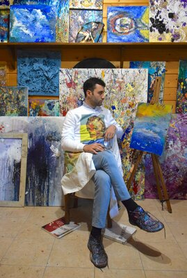 Antonio Lucarelli nello studio