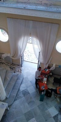 Antonio Lucarelli nello studio: Villa Lysis Capri