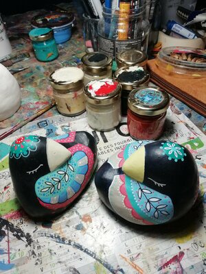Veronique Peytour im Studio: Et pendant ce temps à l'atelier.... Une série de petites sculptures en mortier de marbre, une recette que j'ai mise au point grâce à mes années de chantiers de maçonnerie artistique et enduits spécifiques.