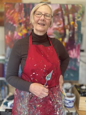 Sylvia Paul nello studio