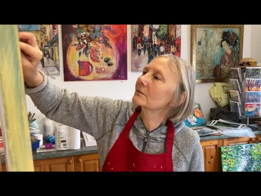 Sylvia Paul nello studio