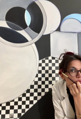 Barbara Christol in the Studio: Portrait devant Grand Bleu, ©Barbara Christol 2024