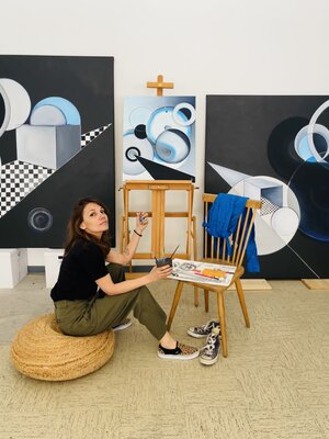 Barbara Christol in the Studio: Portrait d'atelier 2025 devant la série "Le Bleu est la couleur de mes rêves"