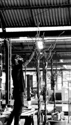 Juca Maximo en el estudio: Juca Maximo in his studio in 2025