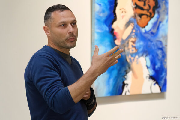 Ivan Lorenzo Frezzini im Studio: intervista durante una mostra