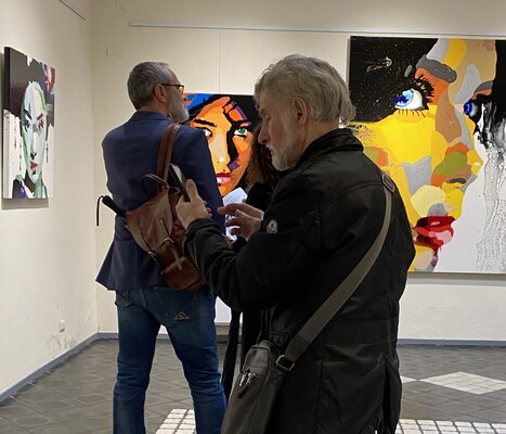 Ivan Lorenzo Frezzini im Studio: durante una mostra