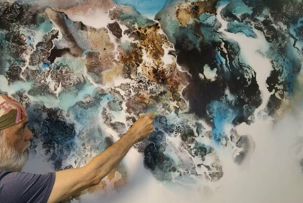 Calvin Chih-Hao Teng im Studio