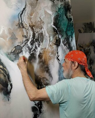 Calvin Chih-Hao Teng im Studio