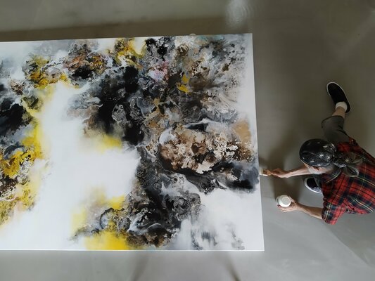 Calvin Chih-Hao Teng im Studio