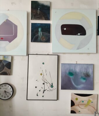 Min Zou en el estudio