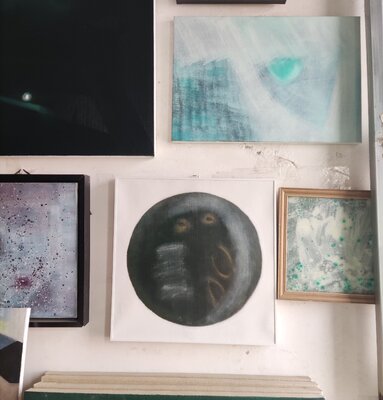 Min Zou en el estudio