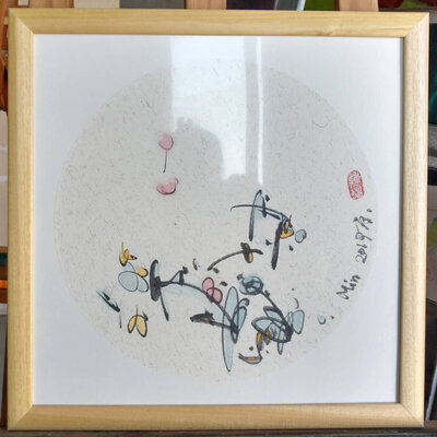 Min Zou en el estudio