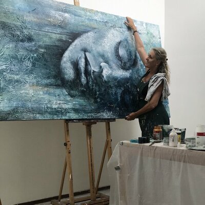 Ilona Hendriks nello studio