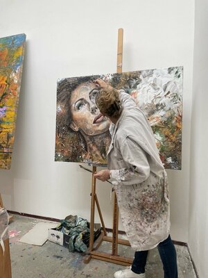 Ilona Hendriks nello studio