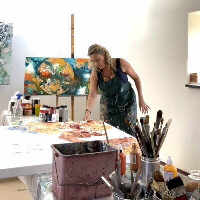 Ilona Hendriks nello studio