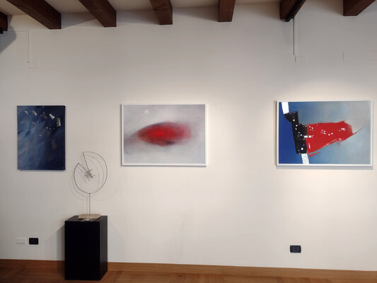 Carlo Olper nello studio: Opere in Esposizione Presso la Galleria Arc Gallery - Monza - Italia