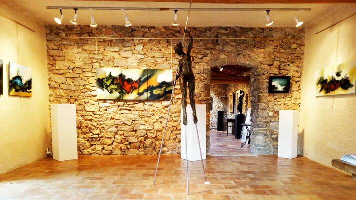 Alain Brunet "Tenurb-Géneau" in de studio: Expo TENURB-GENEAU  Galerie du Jas de la Rimade   CARCES Var France    2017