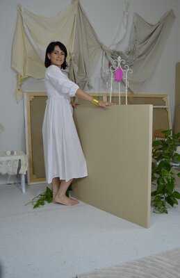 Chiara Magni dans le studio: The emotion of a brand new canvas