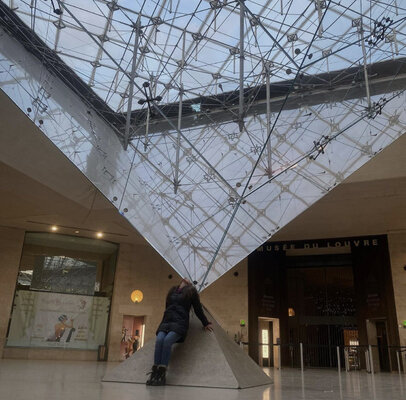 Cecilia Andonaegui im Studio: Art Shopping Carrousel Du Louvre