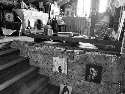 Enrica Toffoli in the Studio: Salendo in studio