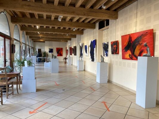 Jean Soyer im Studio: Exposition dans la galerie de Bressuire avec la sculpteure Nadine Enakieff