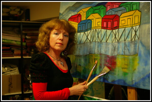 Estela Del Valle Mañez in de studio: Trabajando en su Atelier, "PALAFITOS DE CHILOE", pintura en base a las construcciones de casas de Chiloé, isla al sur de Chile, con colores y formas muy marcadas y simbolicas