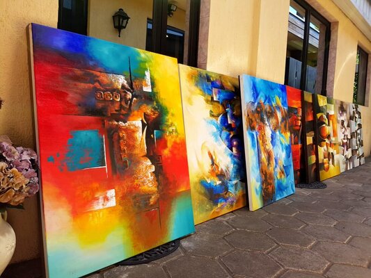 Estela Del Valle Mañez in de studio: GALERÍA DE UNA SERIE DE PINTURAS  "ABSTRACTAS", en las cuales se puede ver un enorme trabajo en cada una de ellas.....siempre trabando muy bien las formas y el color