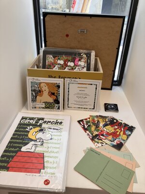 Misako Street Art im Studio: Des cartes postales à petit prix et des œuvres sur papier en séries limitées