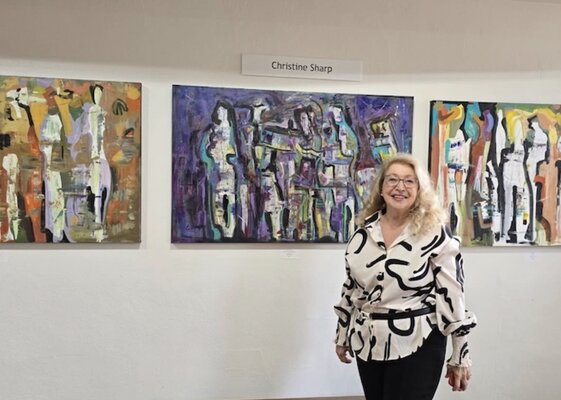 Christine Sharp nello studio