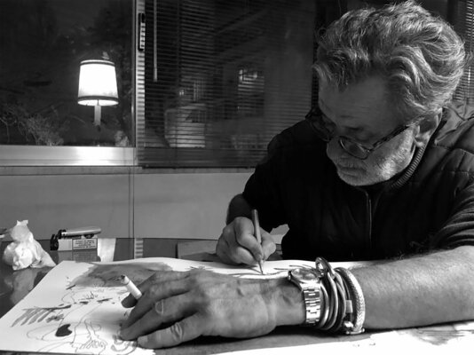 Tim Madeira in de studio: Tim Madeira drawing at his studio.