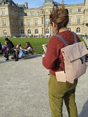 Lourdes Ral in de studio: Pintando en en el Jardín de Luxembourg