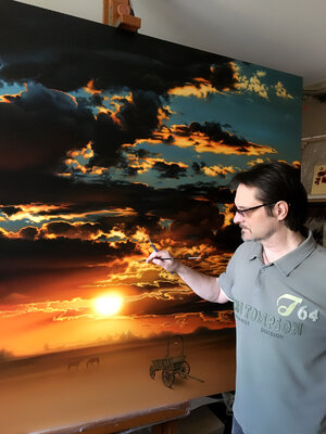 Alexander Jazykov en el estudio: Harmony is the most important component of painting, which the artist strives to share and which fills the content of his works with meaning. These are reflections on life, on dreams and the infinity of being, on the comprehension of human feelings.