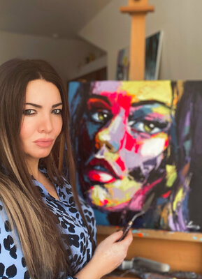 Lana Frey in de studio