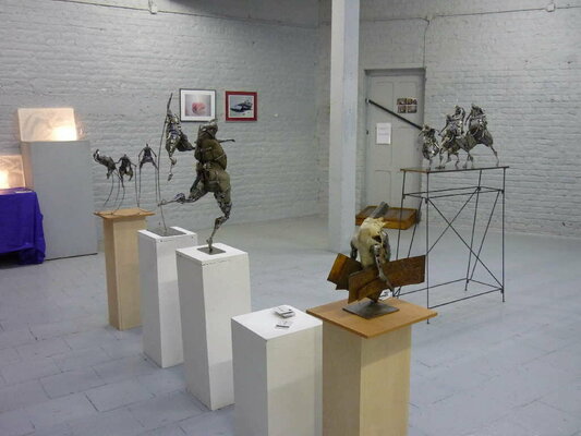 Achezegag en el estudio: Vue d'une exposition