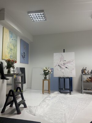 Kamila Sitak in the Studio: feminine energy in the studio