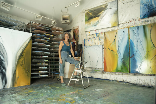 Annette Poitau Levine in de studio