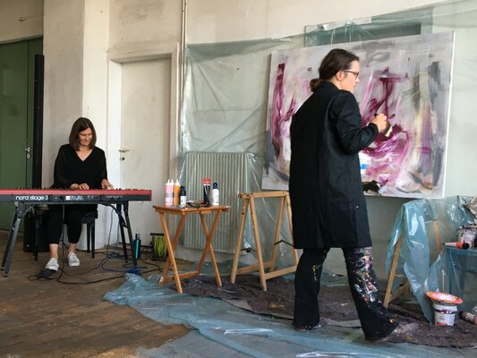 Monika Herschberger nello studio: live-painting mith music